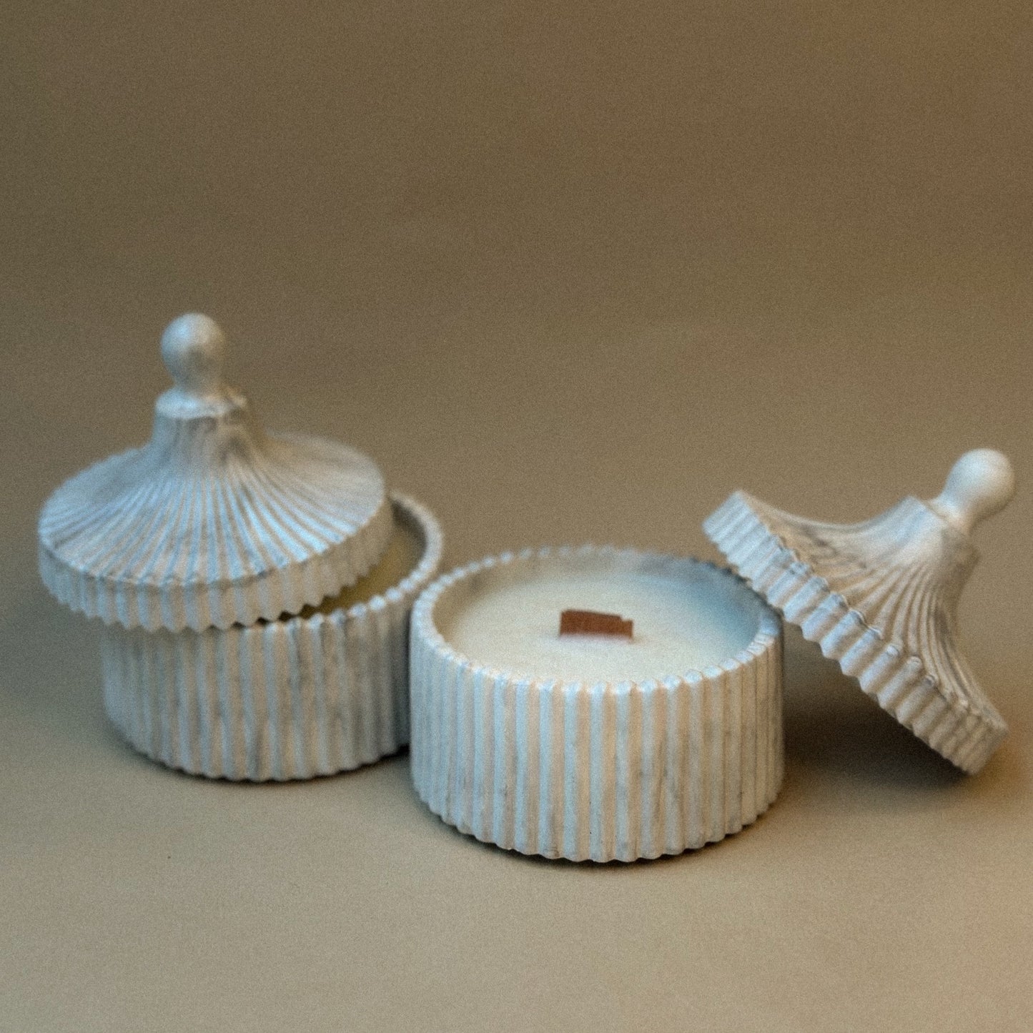 Scented candle in a box with a wooden wick.