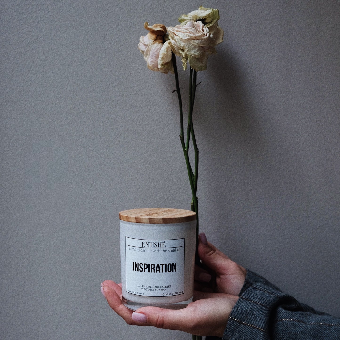 Scented candle with the smell of "INSPIRATION"