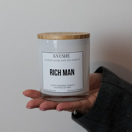 Scented candle  with the smell of "RICH MAN"