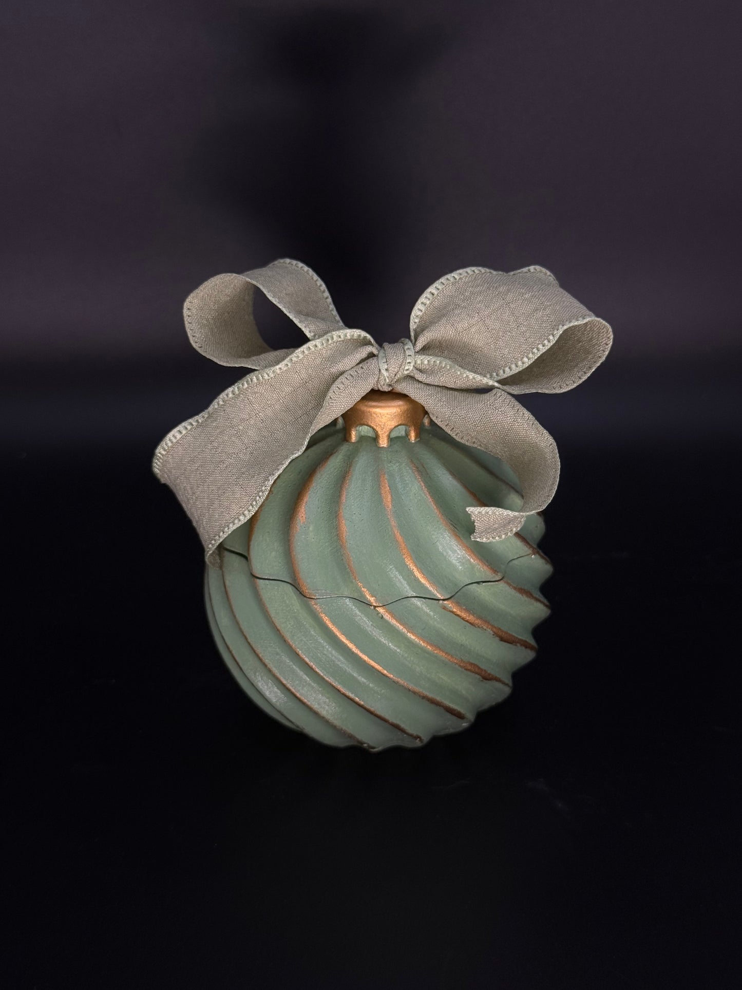 “Christmas Bauble” candle