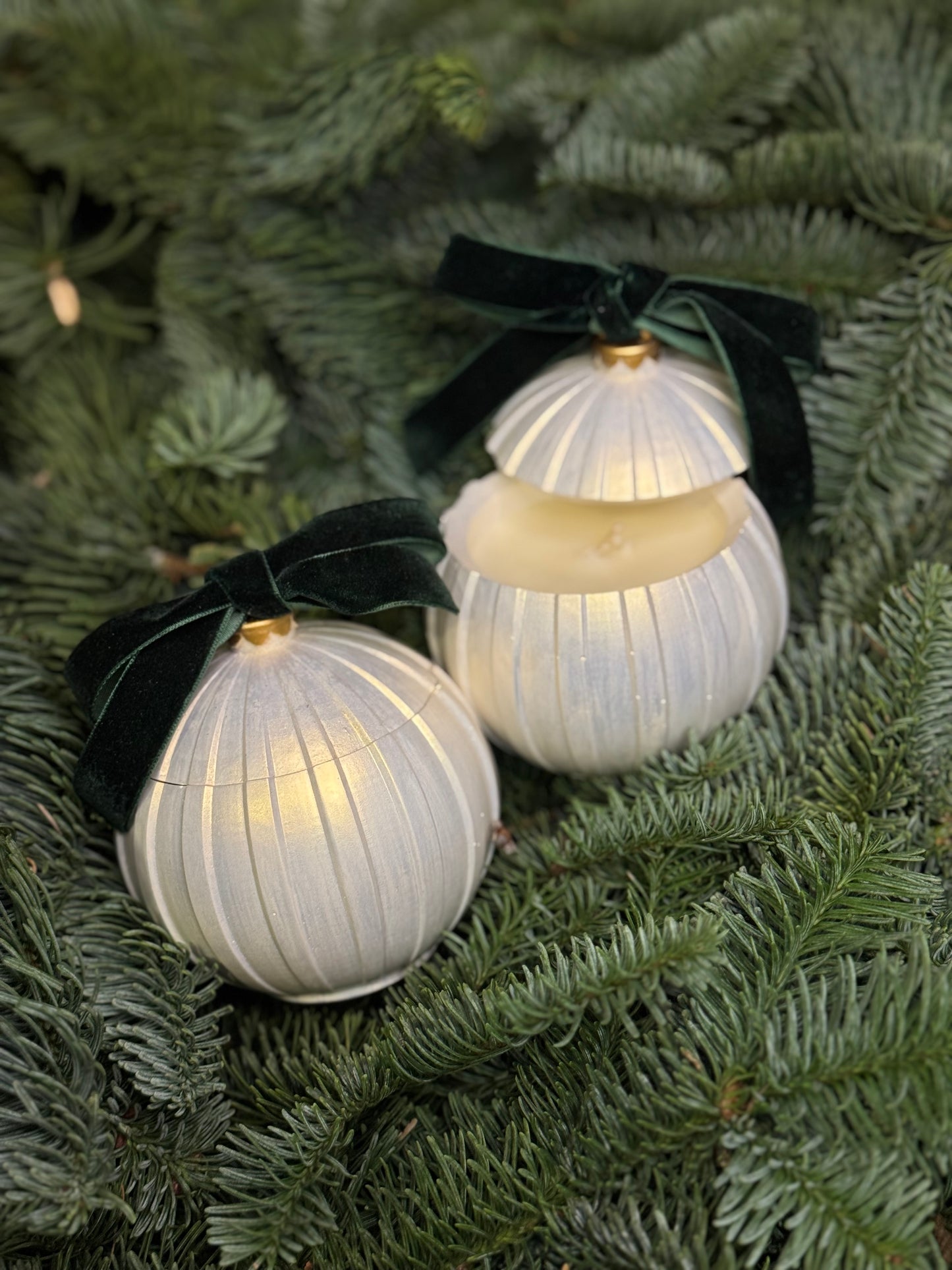 “Christmas Ornament” Candle – handmade holiday candle