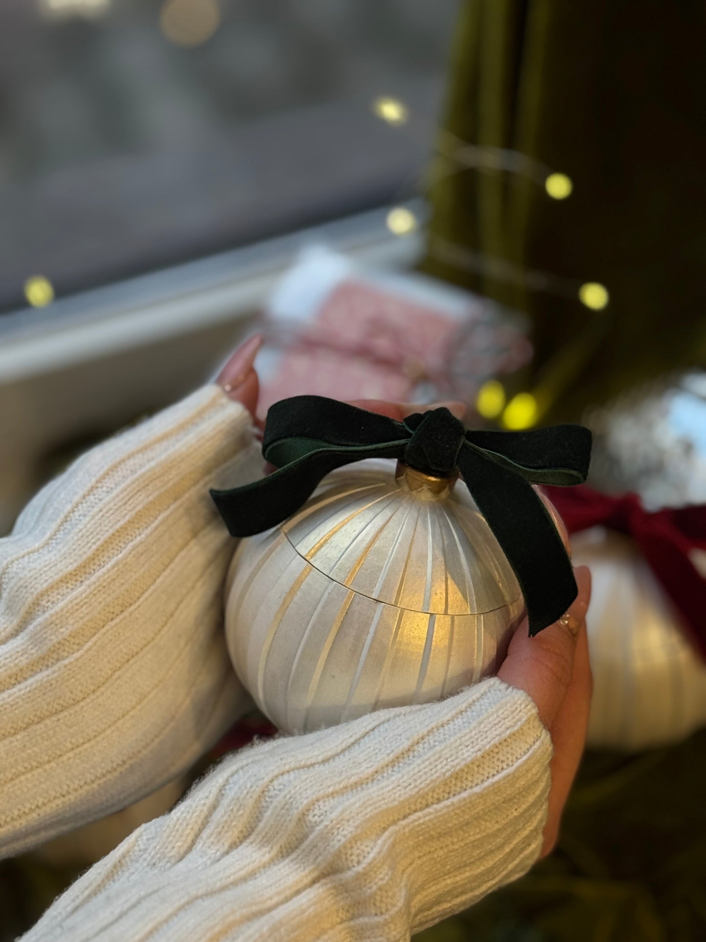 “Christmas Ornament” Candle – handmade holiday candle