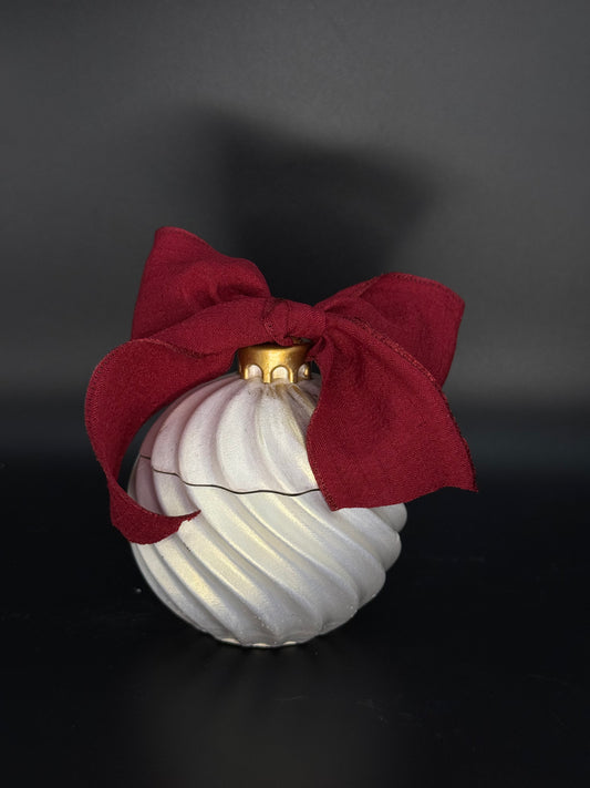 “Christmas Bauble” candle