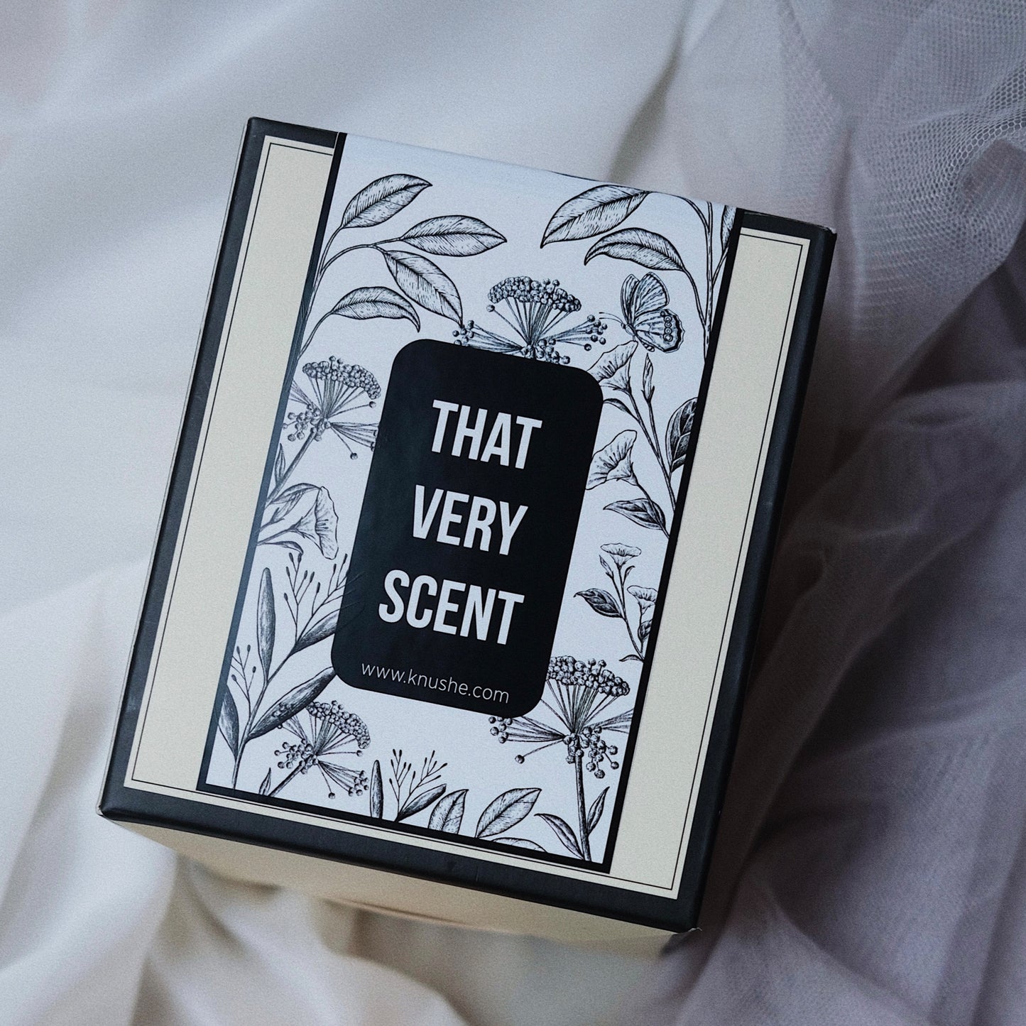 Scented candle  with the smell of "BOOKWORM"