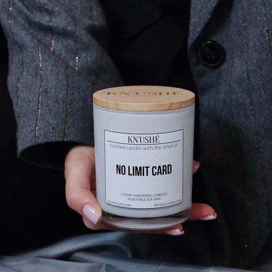 Scented candle  with the smell of "NO LIMIT CARD"