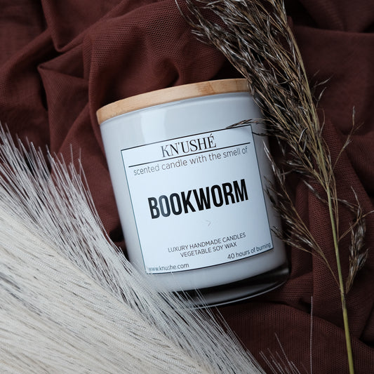 Scented candle  with the smell of "BOOKWORM"