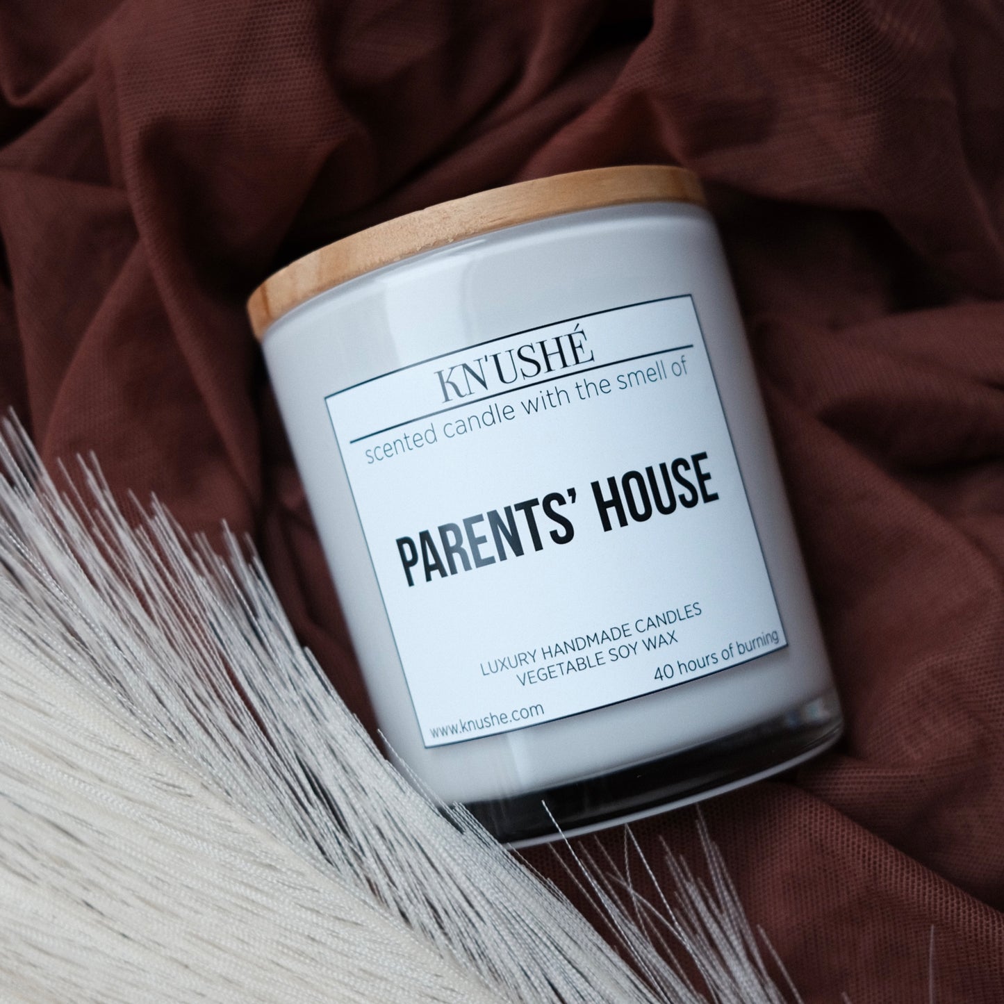 Scented candle  with the smell of "PARENT'S HOUSE"