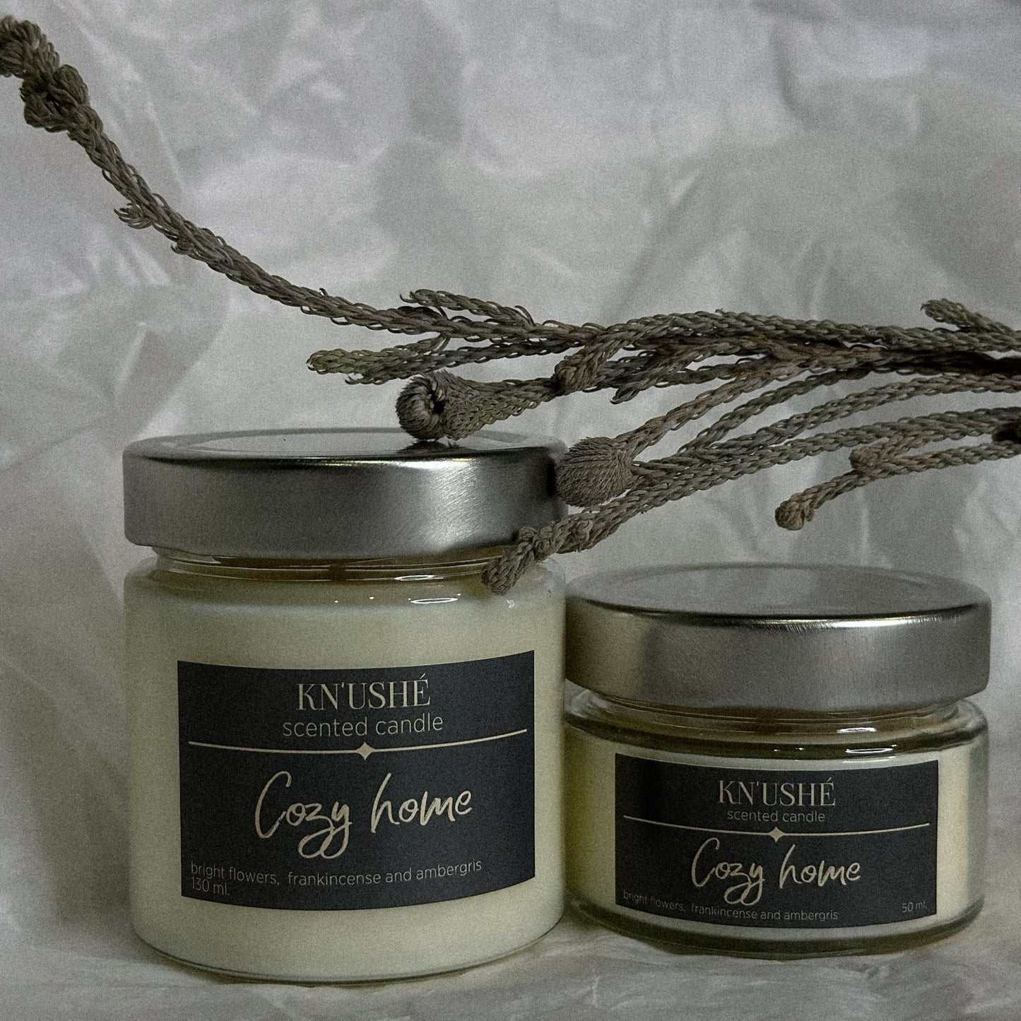 Scented candle made of vegetable soy wax with "Cozy home" scent