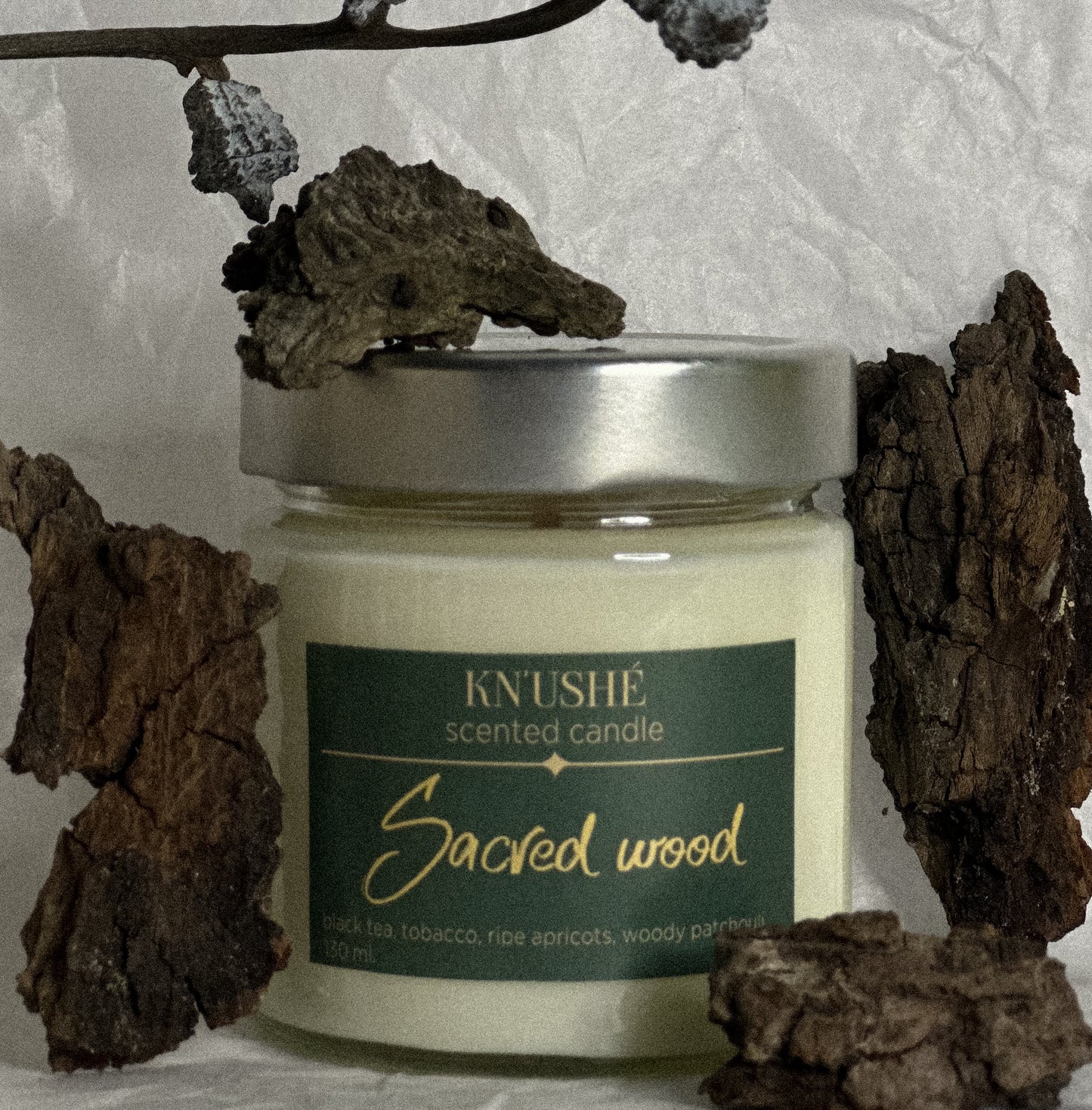 Scented candle made of vegetable soy wax with "Sacred wood" scent
