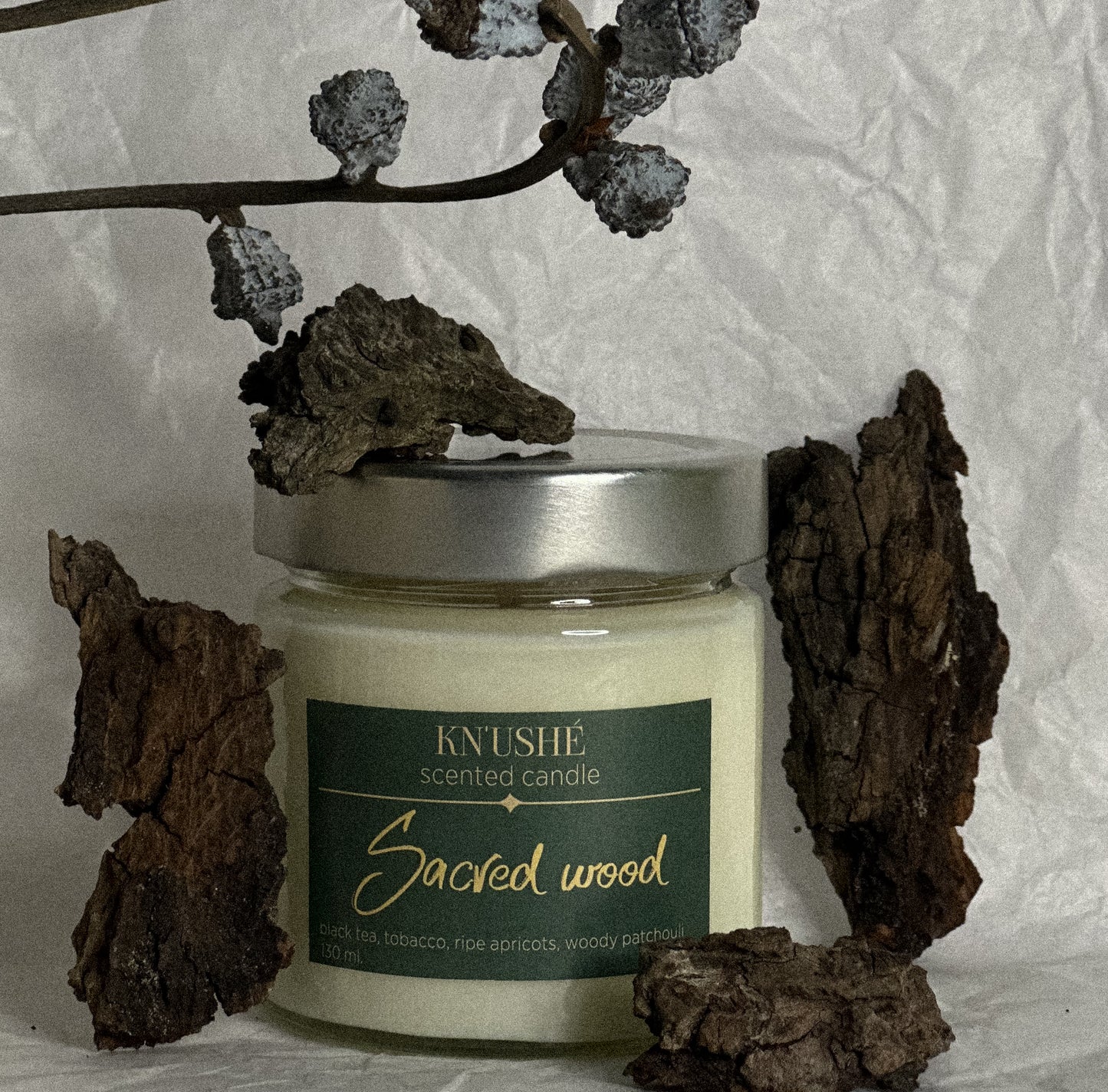 Scented candle made of vegetable soy wax with "Sacred wood" scent